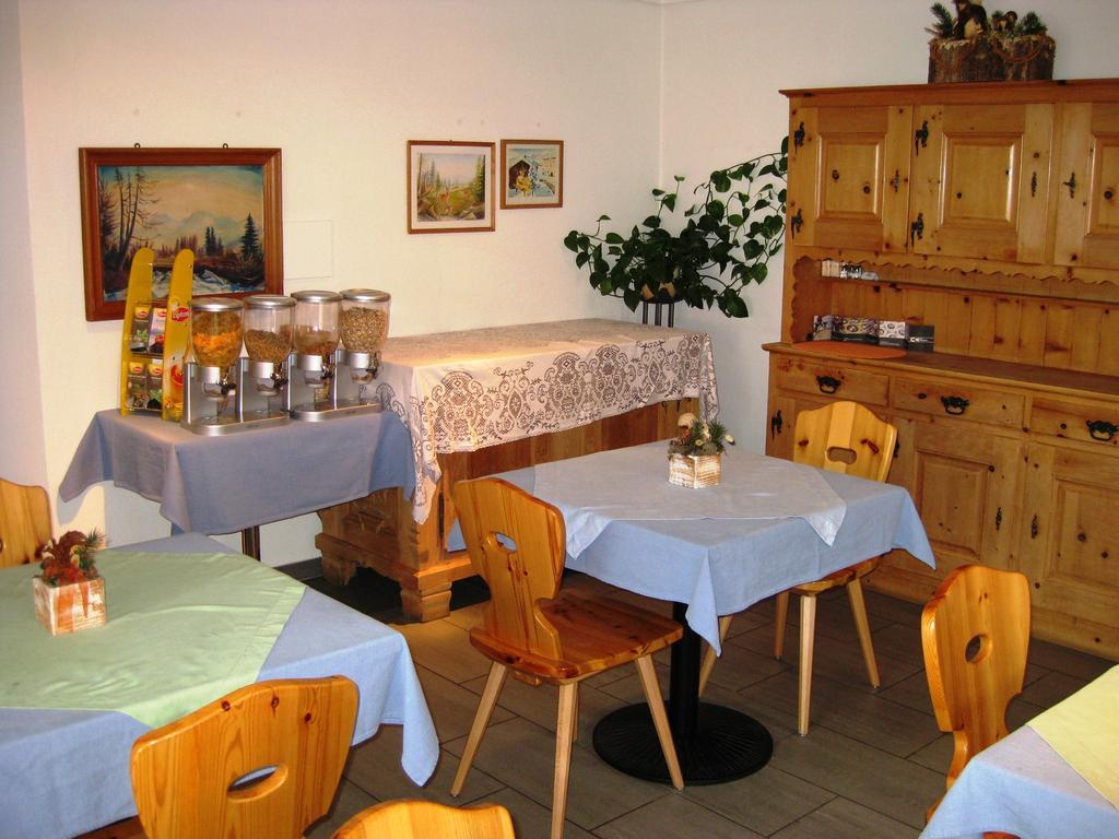 Pensiun Garni Plaz Hotel Scuol Exterior photo