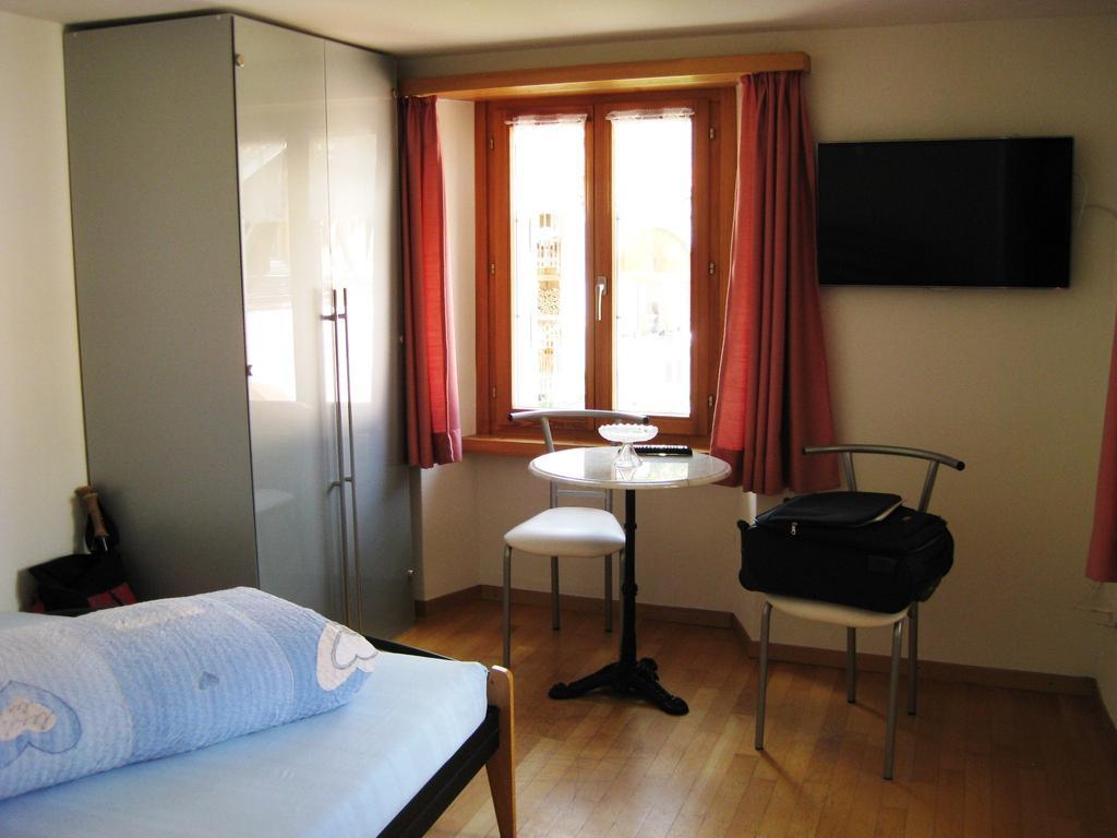 Pensiun Garni Plaz Hotel Scuol Exterior photo