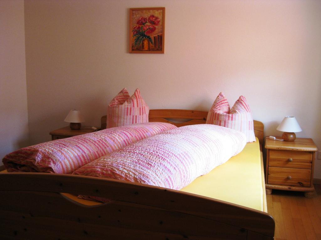Pensiun Garni Plaz Hotel Scuol Room photo