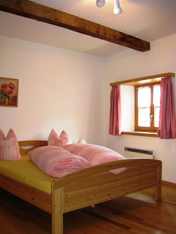 Pensiun Garni Plaz Hotel Scuol Room photo